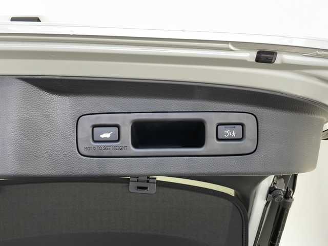 ホンダ ヴェゼル ハイブリッド e:HEV Z 長野県 2025(令7)年 0.1千km プラチナホワイトパール 4WD/ワンオーナー/HONDA SENSING/・路外逸脱抑制機能/・ブラインドスポットインフォメーション/・踏み間違い衝突軽減システム/・衝突軽減ブレーキ/・標識認識機能/・コーナーセンサー/W+サイドエアバッグ/カーテンエアバッグ/プッシュスタート/アイドリングストップ/追従機能付きクルコン/USB入力端子/電子パーキングブレーキ/オートホールド/ハーフレザーシート/D+N席シートヒーター/ドアミラーヒーター/フロントガラスヒーター/ステアリングヒーター/ステアリングスイッチ/パドルシフト/走行モード切替（ECON/NORMAL/SPORT）/ライト付きバニティミラー/LEDヘッドライト/オートライト/オートマチックハイビーム/純正18インチアルミホイール/保証書/取扱説明書/スペアキー×1