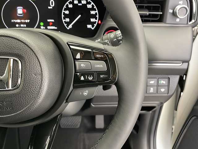ホンダ ヴェゼル ハイブリッド e:HEV Z 長野県 2025(令7)年 0.1千km プラチナホワイトパール 4WD/ワンオーナー/HONDA SENSING/・路外逸脱抑制機能/・ブラインドスポットインフォメーション/・踏み間違い衝突軽減システム/・衝突軽減ブレーキ/・標識認識機能/・コーナーセンサー/W+サイドエアバッグ/カーテンエアバッグ/プッシュスタート/アイドリングストップ/追従機能付きクルコン/USB入力端子/電子パーキングブレーキ/オートホールド/ハーフレザーシート/D+N席シートヒーター/ドアミラーヒーター/フロントガラスヒーター/ステアリングヒーター/ステアリングスイッチ/パドルシフト/走行モード切替（ECON/NORMAL/SPORT）/ライト付きバニティミラー/LEDヘッドライト/オートライト/オートマチックハイビーム/純正18インチアルミホイール/保証書/取扱説明書/スペアキー×1