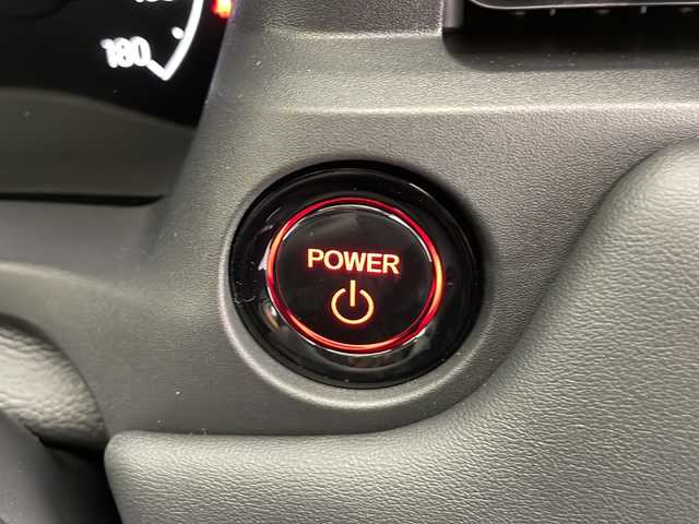 ホンダ ヴェゼル ハイブリッド e:HEV Z 長野県 2025(令7)年 0.1千km プラチナホワイトパール 4WD/ワンオーナー/HONDA SENSING/・路外逸脱抑制機能/・ブラインドスポットインフォメーション/・踏み間違い衝突軽減システム/・衝突軽減ブレーキ/・標識認識機能/・コーナーセンサー/W+サイドエアバッグ/カーテンエアバッグ/プッシュスタート/アイドリングストップ/追従機能付きクルコン/USB入力端子/電子パーキングブレーキ/オートホールド/ハーフレザーシート/D+N席シートヒーター/ドアミラーヒーター/フロントガラスヒーター/ステアリングヒーター/ステアリングスイッチ/パドルシフト/走行モード切替（ECON/NORMAL/SPORT）/ライト付きバニティミラー/LEDヘッドライト/オートライト/オートマチックハイビーム/純正18インチアルミホイール/保証書/取扱説明書/スペアキー×1