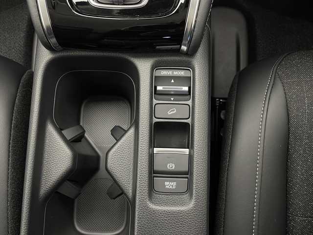 ホンダ ヴェゼル ハイブリッド e:HEV Z 長野県 2025(令7)年 0.1千km プラチナホワイトパール 4WD/ワンオーナー/HONDA SENSING/・路外逸脱抑制機能/・ブラインドスポットインフォメーション/・踏み間違い衝突軽減システム/・衝突軽減ブレーキ/・標識認識機能/・コーナーセンサー/W+サイドエアバッグ/カーテンエアバッグ/プッシュスタート/アイドリングストップ/追従機能付きクルコン/USB入力端子/電子パーキングブレーキ/オートホールド/ハーフレザーシート/D+N席シートヒーター/ドアミラーヒーター/フロントガラスヒーター/ステアリングヒーター/ステアリングスイッチ/パドルシフト/走行モード切替（ECON/NORMAL/SPORT）/ライト付きバニティミラー/LEDヘッドライト/オートライト/オートマチックハイビーム/純正18インチアルミホイール/保証書/取扱説明書/スペアキー×1