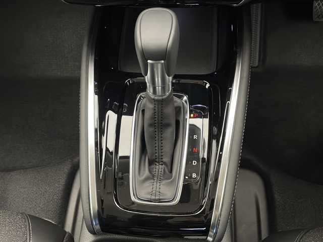 ホンダ ヴェゼル ハイブリッド e:HEV Z 長野県 2025(令7)年 0.1千km プラチナホワイトパール 4WD/ワンオーナー/HONDA SENSING/・路外逸脱抑制機能/・ブラインドスポットインフォメーション/・踏み間違い衝突軽減システム/・衝突軽減ブレーキ/・標識認識機能/・コーナーセンサー/W+サイドエアバッグ/カーテンエアバッグ/プッシュスタート/アイドリングストップ/追従機能付きクルコン/USB入力端子/電子パーキングブレーキ/オートホールド/ハーフレザーシート/D+N席シートヒーター/ドアミラーヒーター/フロントガラスヒーター/ステアリングヒーター/ステアリングスイッチ/パドルシフト/走行モード切替（ECON/NORMAL/SPORT）/ライト付きバニティミラー/LEDヘッドライト/オートライト/オートマチックハイビーム/純正18インチアルミホイール/保証書/取扱説明書/スペアキー×1