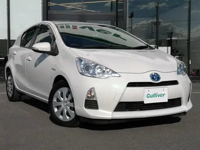 トヨタ アクア 茨城県 2013(平25)年 3.4万km ライムホワイトパールクリスタルシャイン 純正ナビゲーション/ワンセグＴＶ（走行中視聴可能）/ＣＤ/ＳＤ/Ｂｌｕｅｔｏｏｔｈ/ＥＴＣ/ドラレコ/バックカメラ/リモコンキー/ＥＶモード/車両接近通報装置/純正フロアマット/オートエアコン/ダブルエアバッグ