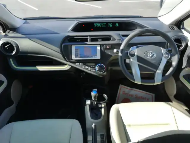 トヨタ アクア 茨城県 2013(平25)年 3.4万km ライムホワイトパールクリスタルシャイン 純正ナビゲーション/ワンセグＴＶ（走行中視聴可能）/ＣＤ/ＳＤ/Ｂｌｕｅｔｏｏｔｈ/ＥＴＣ/ドラレコ/バックカメラ/リモコンキー/ＥＶモード/車両接近通報装置/純正フロアマット/オートエアコン/ダブルエアバッグ