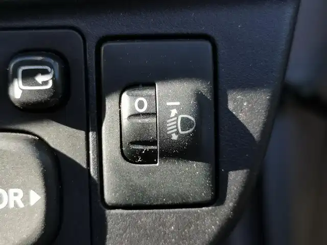 トヨタ アクア 茨城県 2013(平25)年 3.4万km ライムホワイトパールクリスタルシャイン 純正ナビゲーション/ワンセグＴＶ（走行中視聴可能）/ＣＤ/ＳＤ/Ｂｌｕｅｔｏｏｔｈ/ＥＴＣ/ドラレコ/バックカメラ/リモコンキー/ＥＶモード/車両接近通報装置/純正フロアマット/オートエアコン/ダブルエアバッグ