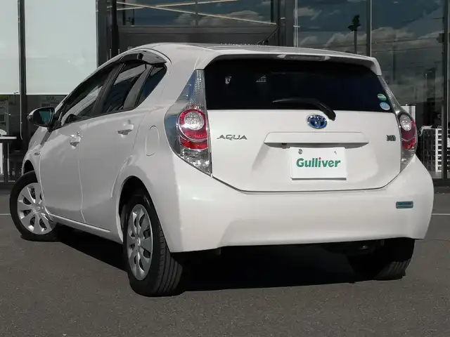 トヨタ アクア 茨城県 2013(平25)年 3.4万km ライムホワイトパールクリスタルシャイン 純正ナビゲーション/ワンセグＴＶ（走行中視聴可能）/ＣＤ/ＳＤ/Ｂｌｕｅｔｏｏｔｈ/ＥＴＣ/ドラレコ/バックカメラ/リモコンキー/ＥＶモード/車両接近通報装置/純正フロアマット/オートエアコン/ダブルエアバッグ