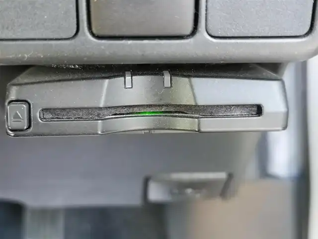 トヨタ アクア 茨城県 2013(平25)年 3.4万km ライムホワイトパールクリスタルシャイン 純正ナビゲーション/ワンセグＴＶ（走行中視聴可能）/ＣＤ/ＳＤ/Ｂｌｕｅｔｏｏｔｈ/ＥＴＣ/ドラレコ/バックカメラ/リモコンキー/ＥＶモード/車両接近通報装置/純正フロアマット/オートエアコン/ダブルエアバッグ