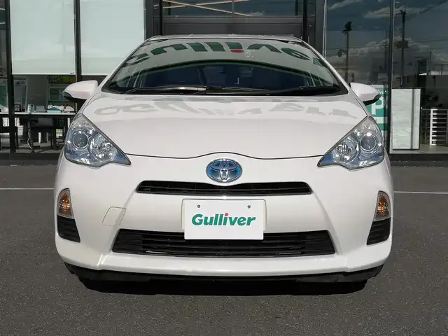 トヨタ アクア 茨城県 2013(平25)年 3.4万km ライムホワイトパールクリスタルシャイン 純正ナビゲーション/ワンセグＴＶ（走行中視聴可能）/ＣＤ/ＳＤ/Ｂｌｕｅｔｏｏｔｈ/ＥＴＣ/ドラレコ/バックカメラ/リモコンキー/ＥＶモード/車両接近通報装置/純正フロアマット/オートエアコン/ダブルエアバッグ