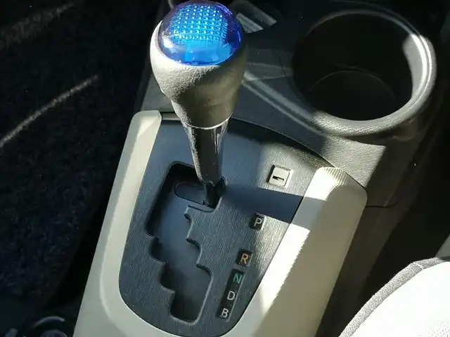 トヨタ アクア 茨城県 2013(平25)年 3.4万km ライムホワイトパールクリスタルシャイン 純正ナビゲーション/ワンセグＴＶ（走行中視聴可能）/ＣＤ/ＳＤ/Ｂｌｕｅｔｏｏｔｈ/ＥＴＣ/ドラレコ/バックカメラ/リモコンキー/ＥＶモード/車両接近通報装置/純正フロアマット/オートエアコン/ダブルエアバッグ