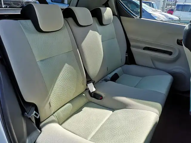 トヨタ アクア 茨城県 2013(平25)年 3.4万km ライムホワイトパールクリスタルシャイン 純正ナビゲーション/ワンセグＴＶ（走行中視聴可能）/ＣＤ/ＳＤ/Ｂｌｕｅｔｏｏｔｈ/ＥＴＣ/ドラレコ/バックカメラ/リモコンキー/ＥＶモード/車両接近通報装置/純正フロアマット/オートエアコン/ダブルエアバッグ