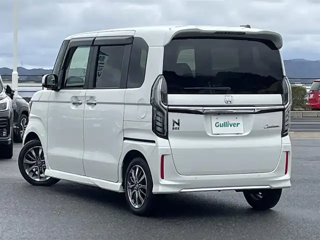 ホンダ Ｎ ＢＯＸ カスタム L 島根県 2021(令3)年 4.1万km プレミアムホワイトパール ワンオーナー/純正8インチナビ/(TV/DVD/CD/Bluetooth)/前後ドライブレコーダー/(ZDR-015)/ETC2.0/USB/ホンダセンシング/・追従機能付き/・クリアランスソナー/・衝突軽減ブレーキ/・先行発進お知らせ機能/・路外逸脱抑制機能/シートカバー/布シート黒/LEDオートライト/フォグランプ/オートハイビーム/パワースライドドア/純正14インチアルミホイール/スペアキー/スマートキー/プッシュスタートボタン/保証書/取扱説明書/点検記録簿