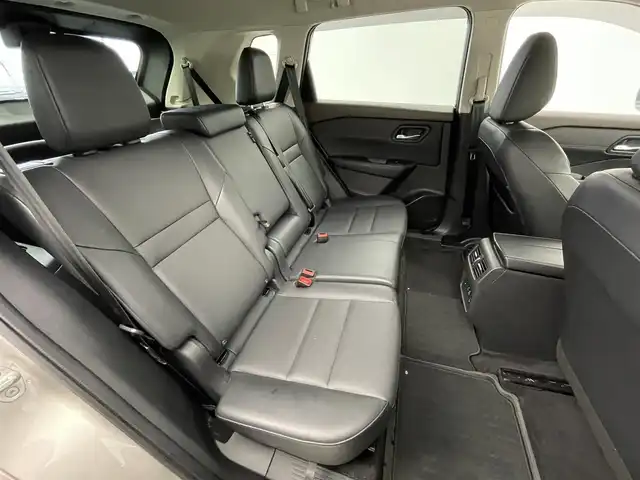 日産 エクストレイル X e－4ORCE 群馬県 2022(令4)年 6万km ベージュ 純正１２．３インチナビ　アラウンドビューモニター　プロパイロット　パワーバックドア　デジタルインナーミラー　ＡＨＢ　シートヒーター　パワーシート　純正１８インチＡＷ　ステアリングリモコン　ＥＴＣ　禁煙
