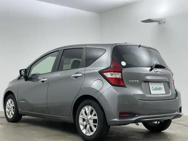 日産 ノート e－パワー X Vセレクション 岡山県 2020(令2)年 5.1万km ダークメタルグレー 社外ナビ/・FM/AM/Bluetooth/CD/DVD/インテリジェントアラウンドビューモニター/インテリジェントルームミラー/安全機能/・インテリジェントエマージェンシーブレーキ/・踏み間違い防止アシスト/・車線逸脱警告/・コーナーセンサー/・ハイビームアシスト/ETC/LEDヘッドライト/純正アルミホイール/フロアマット
