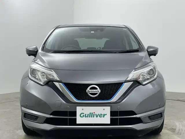 日産 ノート e－パワー X Vセレクション 岡山県 2020(令2)年 5.1万km ダークメタルグレー 社外ナビ/・FM/AM/Bluetooth/CD/DVD/インテリジェントアラウンドビューモニター/インテリジェントルームミラー/安全機能/・インテリジェントエマージェンシーブレーキ/・踏み間違い防止アシスト/・車線逸脱警告/・コーナーセンサー/・ハイビームアシスト/ETC/LEDヘッドライト/純正アルミホイール/フロアマット