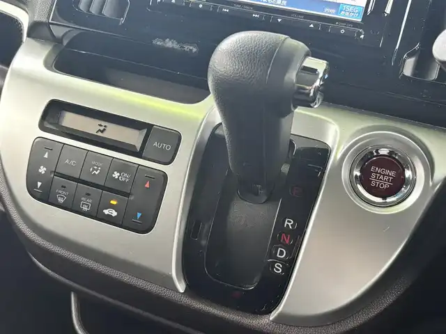 ホンダ Ｎ ＷＧＮ カスタム G ターボパッケージ 熊本県 2015(平27)年 8.2万km プレミアムホワイトパール 純正ナビ（VXM-152VFi）/【フルセグTV/CD/DVD/Bluetooth/MusicRack】/バックカメラ/シティブレーキアクティブシステム（CTBA）/クルーズコントロール/パドルシフト/黒ハーフレザーシート/ドライブレコーダー（DRV-220D）/純正14インチAW/ECON/横滑り防止機能/オートライト/LEDヘッドライト/フォグランプ/純正フロアマット/純正ドアバイザー/革巻きステアリング/ステアリングスイッチ/保証書/取扱説明書