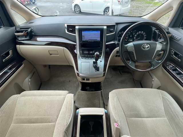 トヨタ アルファード 240G 栃木県 2012(平24)年 12.1万km ホワイトパールクリスタルシャイン (株)IDOMが運営する【じしゃロン宇都宮店】の自社ローン専用車両になります。こちらは現金またはオートローンご利用時の価格です。自社ローンご希望の方は別途その旨お申付け下さい/サンルーフ/フリップダウンモニター/両側パワースライドドア/社外ナビ/バックカメラ/フルセグ/Ｂｌｕｅｔｏｏｔｈ/パワーシート/メモリーシート/ＥＴＣ/クルーズコントロール