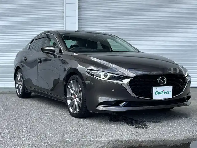 マツダ マツダ３セダン 高知県 2019(令1)年 5.3万km チタニウムフラッシュマイカ 純正ナビ/全方位カメラ/アイドリングストップ/クルーズコントロール/ETC/ドライブレコーダー/ターボ/オートエアコン/Bluetooth接続/運転席パワーシート/純正18インチアルミホイール/横滑り防止装置/コーナーセンサー/盗難防止装置/LEDオートライト/オートマチックハイビーム/運転席＋助手席＋サイドエアバッグ/パーキングセンサー