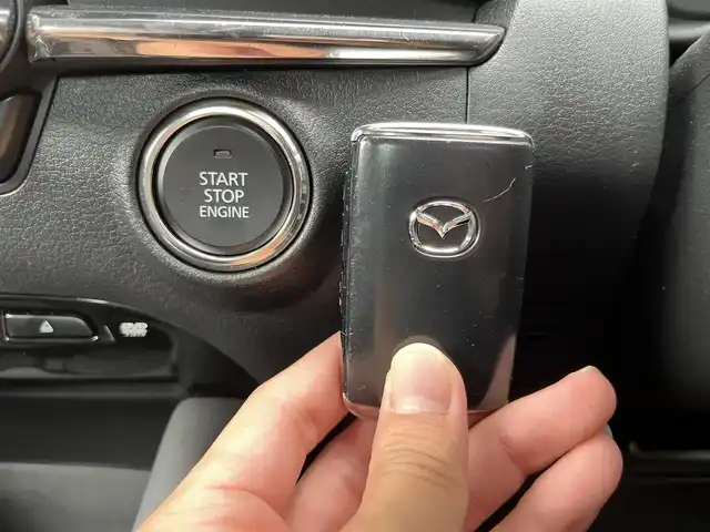 マツダ マツダ３セダン 高知県 2019(令1)年 5.3万km チタニウムフラッシュマイカ 純正ナビ/全方位カメラ/アイドリングストップ/クルーズコントロール/ETC/ドライブレコーダー/ターボ/オートエアコン/Bluetooth接続/運転席パワーシート/純正18インチアルミホイール/横滑り防止装置/コーナーセンサー/盗難防止装置/LEDオートライト/オートマチックハイビーム/運転席＋助手席＋サイドエアバッグ/パーキングセンサー