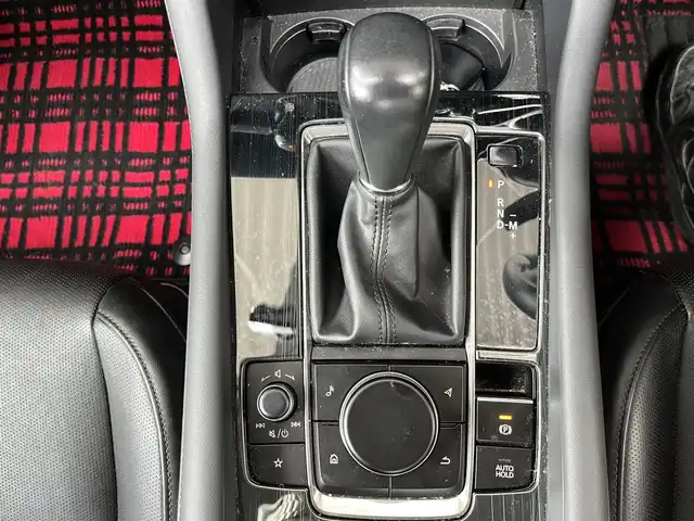マツダ マツダ３セダン 高知県 2019(令1)年 5.3万km チタニウムフラッシュマイカ 純正ナビ/全方位カメラ/アイドリングストップ/クルーズコントロール/ETC/ドライブレコーダー/ターボ/オートエアコン/Bluetooth接続/運転席パワーシート/純正18インチアルミホイール/横滑り防止装置/コーナーセンサー/盗難防止装置/LEDオートライト/オートマチックハイビーム/運転席＋助手席＋サイドエアバッグ/パーキングセンサー