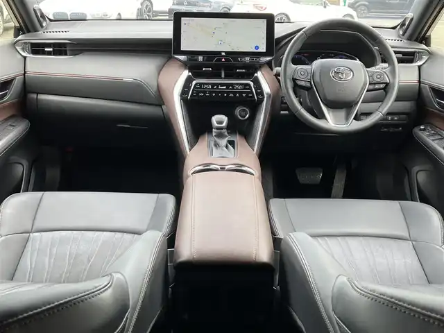 トヨタ ハリアー Z 三重県 2023(令5)年 1.9万km ブラック 登録時走行距離18550km/ワンオーナー  /JBLサウンド/♪トヨタセーフティセンス/ ・PCS（プリクラッシュセーフティ）/ ・LTA（レーントレーシングアシスト）/ ・RSA（ロードサインアシスト）/ ・レーダークルーズコントロール（全車速追従機能付き）/ ・BSM（ブラインドスポットモニター）/ ・クリアランスソナー/ ・PKSB（パーキングサポートブレーキ）/ ・ドライブモードセレクトスイッチ/ ・RCTA（リヤクロストラフィックアラート）/♪純正メーカーナビ/　・Bluetooth・フルセグTV/　・AppleCarPlay・AndroidAuto/　・USB-C・ MiraCast/純正デジタルインナーミラー(前後録画機能付き)/パワーバックドア/バックガイドカメラ/ヘッドアップディスプレイ/スマートキーx２/プッシュスタート/LEDヘッドライト/LEDフォグライト /オートライト/オートマチックハイビーム/ハーフレザーシート/D席パワーシート/ビルトインETC2.0/革巻きステアリング/ステアリングスイッチ/電子パーキングスイッチ/オートブレーキホールド/オートリトラクタブルミラー/ウィンカーミラー/フロアマット/横滑り防止機能/サイド/カーテン/ニーエアバック