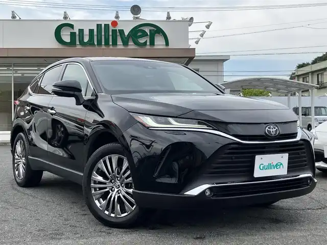 トヨタ ハリアー Z 三重県 2023(令5)年 1.9万km ブラック 登録時走行距離18550km/ワンオーナー  /JBLサウンド/♪トヨタセーフティセンス/ ・PCS（プリクラッシュセーフティ）/ ・LTA（レーントレーシングアシスト）/ ・RSA（ロードサインアシスト）/ ・レーダークルーズコントロール（全車速追従機能付き）/ ・BSM（ブラインドスポットモニター）/ ・クリアランスソナー/ ・PKSB（パーキングサポートブレーキ）/ ・ドライブモードセレクトスイッチ/ ・RCTA（リヤクロストラフィックアラート）/♪純正メーカーナビ/　・Bluetooth・フルセグTV/　・AppleCarPlay・AndroidAuto/　・USB-C・ MiraCast/純正デジタルインナーミラー(前後録画機能付き)/パワーバックドア/バックガイドカメラ/ヘッドアップディスプレイ/スマートキーx２/プッシュスタート/LEDヘッドライト/LEDフォグライト /オートライト/オートマチックハイビーム/ハーフレザーシート/D席パワーシート/ビルトインETC2.0/革巻きステアリング/ステアリングスイッチ/電子パーキングスイッチ/オートブレーキホールド/オートリトラクタブルミラー/ウィンカーミラー/フロアマット/横滑り防止機能/サイド/カーテン/ニーエアバック