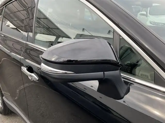 トヨタ ハリアー Z 三重県 2023(令5)年 1.9万km ブラック 登録時走行距離18550km/ワンオーナー  /JBLサウンド/♪トヨタセーフティセンス/ ・PCS（プリクラッシュセーフティ）/ ・LTA（レーントレーシングアシスト）/ ・RSA（ロードサインアシスト）/ ・レーダークルーズコントロール（全車速追従機能付き）/ ・BSM（ブラインドスポットモニター）/ ・クリアランスソナー/ ・PKSB（パーキングサポートブレーキ）/ ・ドライブモードセレクトスイッチ/ ・RCTA（リヤクロストラフィックアラート）/♪純正メーカーナビ/　・Bluetooth・フルセグTV/　・AppleCarPlay・AndroidAuto/　・USB-C・ MiraCast/純正デジタルインナーミラー(前後録画機能付き)/パワーバックドア/バックガイドカメラ/ヘッドアップディスプレイ/スマートキーx２/プッシュスタート/LEDヘッドライト/LEDフォグライト /オートライト/オートマチックハイビーム/ハーフレザーシート/D席パワーシート/ビルトインETC2.0/革巻きステアリング/ステアリングスイッチ/電子パーキングスイッチ/オートブレーキホールド/オートリトラクタブルミラー/ウィンカーミラー/フロアマット/横滑り防止機能/サイド/カーテン/ニーエアバック
