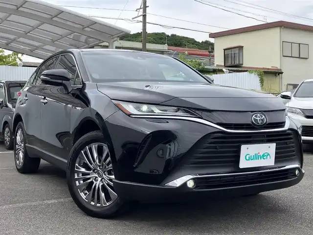 トヨタ ハリアー Z 三重県 2023(令5)年 1.9万km ブラック 登録時走行距離18550km/ワンオーナー  /JBLサウンド/♪トヨタセーフティセンス/ ・PCS（プリクラッシュセーフティ）/ ・LTA（レーントレーシングアシスト）/ ・RSA（ロードサインアシスト）/ ・レーダークルーズコントロール（全車速追従機能付き）/ ・BSM（ブラインドスポットモニター）/ ・クリアランスソナー/ ・PKSB（パーキングサポートブレーキ）/ ・ドライブモードセレクトスイッチ/ ・RCTA（リヤクロストラフィックアラート）/♪純正メーカーナビ/　・Bluetooth・フルセグTV/　・AppleCarPlay・AndroidAuto/　・USB-C・ MiraCast/純正デジタルインナーミラー(前後録画機能付き)/パワーバックドア/バックガイドカメラ/ヘッドアップディスプレイ/スマートキーx２/プッシュスタート/LEDヘッドライト/LEDフォグライト /オートライト/オートマチックハイビーム/ハーフレザーシート/D席パワーシート/ビルトインETC2.0/革巻きステアリング/ステアリングスイッチ/電子パーキングスイッチ/オートブレーキホールド/オートリトラクタブルミラー/ウィンカーミラー/フロアマット/横滑り防止機能/サイド/カーテン/ニーエアバック