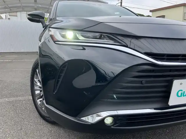 トヨタ ハリアー Z 三重県 2023(令5)年 1.9万km ブラック 登録時走行距離18550km/ワンオーナー  /JBLサウンド/♪トヨタセーフティセンス/ ・PCS（プリクラッシュセーフティ）/ ・LTA（レーントレーシングアシスト）/ ・RSA（ロードサインアシスト）/ ・レーダークルーズコントロール（全車速追従機能付き）/ ・BSM（ブラインドスポットモニター）/ ・クリアランスソナー/ ・PKSB（パーキングサポートブレーキ）/ ・ドライブモードセレクトスイッチ/ ・RCTA（リヤクロストラフィックアラート）/♪純正メーカーナビ/　・Bluetooth・フルセグTV/　・AppleCarPlay・AndroidAuto/　・USB-C・ MiraCast/純正デジタルインナーミラー(前後録画機能付き)/パワーバックドア/バックガイドカメラ/ヘッドアップディスプレイ/スマートキーx２/プッシュスタート/LEDヘッドライト/LEDフォグライト /オートライト/オートマチックハイビーム/ハーフレザーシート/D席パワーシート/ビルトインETC2.0/革巻きステアリング/ステアリングスイッチ/電子パーキングスイッチ/オートブレーキホールド/オートリトラクタブルミラー/ウィンカーミラー/フロアマット/横滑り防止機能/サイド/カーテン/ニーエアバック