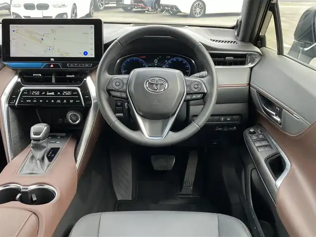 トヨタ ハリアー Z 三重県 2023(令5)年 1.9万km ブラック 登録時走行距離18550km/ワンオーナー  /JBLサウンド/♪トヨタセーフティセンス/ ・PCS（プリクラッシュセーフティ）/ ・LTA（レーントレーシングアシスト）/ ・RSA（ロードサインアシスト）/ ・レーダークルーズコントロール（全車速追従機能付き）/ ・BSM（ブラインドスポットモニター）/ ・クリアランスソナー/ ・PKSB（パーキングサポートブレーキ）/ ・ドライブモードセレクトスイッチ/ ・RCTA（リヤクロストラフィックアラート）/♪純正メーカーナビ/　・Bluetooth・フルセグTV/　・AppleCarPlay・AndroidAuto/　・USB-C・ MiraCast/純正デジタルインナーミラー(前後録画機能付き)/パワーバックドア/バックガイドカメラ/ヘッドアップディスプレイ/スマートキーx２/プッシュスタート/LEDヘッドライト/LEDフォグライト /オートライト/オートマチックハイビーム/ハーフレザーシート/D席パワーシート/ビルトインETC2.0/革巻きステアリング/ステアリングスイッチ/電子パーキングスイッチ/オートブレーキホールド/オートリトラクタブルミラー/ウィンカーミラー/フロアマット/横滑り防止機能/サイド/カーテン/ニーエアバック