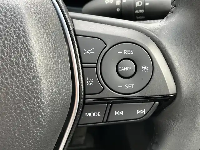 トヨタ ハリアー Z 三重県 2023(令5)年 1.9万km ブラック 登録時走行距離18550km/ワンオーナー  /JBLサウンド/♪トヨタセーフティセンス/ ・PCS（プリクラッシュセーフティ）/ ・LTA（レーントレーシングアシスト）/ ・RSA（ロードサインアシスト）/ ・レーダークルーズコントロール（全車速追従機能付き）/ ・BSM（ブラインドスポットモニター）/ ・クリアランスソナー/ ・PKSB（パーキングサポートブレーキ）/ ・ドライブモードセレクトスイッチ/ ・RCTA（リヤクロストラフィックアラート）/♪純正メーカーナビ/　・Bluetooth・フルセグTV/　・AppleCarPlay・AndroidAuto/　・USB-C・ MiraCast/純正デジタルインナーミラー(前後録画機能付き)/パワーバックドア/バックガイドカメラ/ヘッドアップディスプレイ/スマートキーx２/プッシュスタート/LEDヘッドライト/LEDフォグライト /オートライト/オートマチックハイビーム/ハーフレザーシート/D席パワーシート/ビルトインETC2.0/革巻きステアリング/ステアリングスイッチ/電子パーキングスイッチ/オートブレーキホールド/オートリトラクタブルミラー/ウィンカーミラー/フロアマット/横滑り防止機能/サイド/カーテン/ニーエアバック