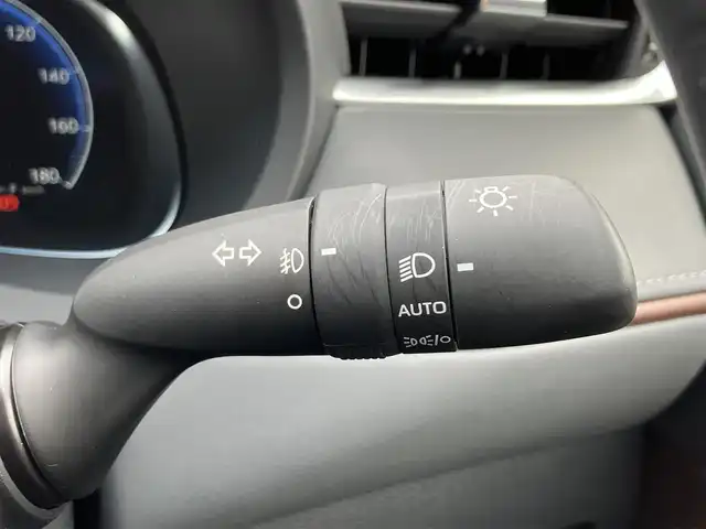 トヨタ ハリアー Z 三重県 2023(令5)年 1.9万km ブラック 登録時走行距離18550km/ワンオーナー  /JBLサウンド/♪トヨタセーフティセンス/ ・PCS（プリクラッシュセーフティ）/ ・LTA（レーントレーシングアシスト）/ ・RSA（ロードサインアシスト）/ ・レーダークルーズコントロール（全車速追従機能付き）/ ・BSM（ブラインドスポットモニター）/ ・クリアランスソナー/ ・PKSB（パーキングサポートブレーキ）/ ・ドライブモードセレクトスイッチ/ ・RCTA（リヤクロストラフィックアラート）/♪純正メーカーナビ/　・Bluetooth・フルセグTV/　・AppleCarPlay・AndroidAuto/　・USB-C・ MiraCast/純正デジタルインナーミラー(前後録画機能付き)/パワーバックドア/バックガイドカメラ/ヘッドアップディスプレイ/スマートキーx２/プッシュスタート/LEDヘッドライト/LEDフォグライト /オートライト/オートマチックハイビーム/ハーフレザーシート/D席パワーシート/ビルトインETC2.0/革巻きステアリング/ステアリングスイッチ/電子パーキングスイッチ/オートブレーキホールド/オートリトラクタブルミラー/ウィンカーミラー/フロアマット/横滑り防止機能/サイド/カーテン/ニーエアバック