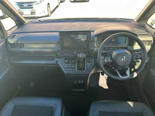 ホンダ ステップワゴン スパーダ 東京都 2025(令7)年 0.1千km プラチナホワイトパール 登録済未使用車/バックカメラ/追従クルーズ/ブラインドスポットインフォメーション/前席シートヒーター/パワーテールゲート/両側パワースライドドア/全列USBチャージャー/衝突軽減ブレーキ/純正アルミ