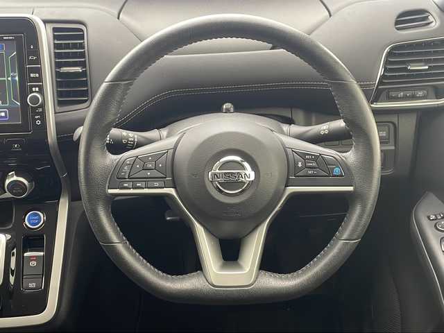 日産 セレナ e－パワー ハイウェイスター V 沖縄県 2019(平31)年 4.9万km ダイヤモンドブラック ワンオーナー/純正9インチナビ　【MM518D-L】　/（フルセグTV/ＡＭ／ＦＭ／ＣＤ／ＤＶＤ／ＢＴ）/全方位カメラ　/両側パワースライドドア　/セーフティパックB（MOP)/スクラッチシールド（MOP)/ＥＴＣ　/ドライブレコーダー/クルーズコントロール/プロパイロット　/デジタルインナーミラー　/ステアリングスイッチ　/オートライト　/電格ミラー/オートホールドボタン/スマートキー/サンシェード/純正アルミホイール/LEDヘッドライト