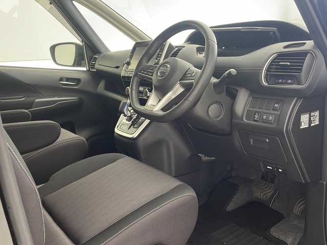 日産 セレナ e－パワー ハイウェイスター V 沖縄県 2019(平31)年 4.9万km ダイヤモンドブラック ワンオーナー/純正9インチナビ　【MM518D-L】　/（フルセグTV/ＡＭ／ＦＭ／ＣＤ／ＤＶＤ／ＢＴ）/全方位カメラ　/両側パワースライドドア　/セーフティパックB（MOP)/スクラッチシールド（MOP)/ＥＴＣ　/ドライブレコーダー/クルーズコントロール/プロパイロット　/デジタルインナーミラー　/ステアリングスイッチ　/オートライト　/電格ミラー/オートホールドボタン/スマートキー/サンシェード/純正アルミホイール/LEDヘッドライト