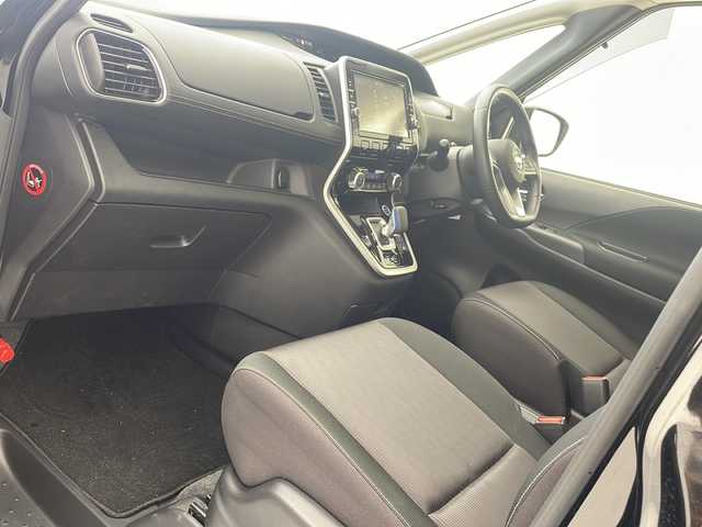 日産 セレナ e－パワー ハイウェイスター V 沖縄県 2019(平31)年 4.9万km ダイヤモンドブラック ワンオーナー/純正9インチナビ　【MM518D-L】　/（フルセグTV/ＡＭ／ＦＭ／ＣＤ／ＤＶＤ／ＢＴ）/全方位カメラ　/両側パワースライドドア　/セーフティパックB（MOP)/スクラッチシールド（MOP)/ＥＴＣ　/ドライブレコーダー/クルーズコントロール/プロパイロット　/デジタルインナーミラー　/ステアリングスイッチ　/オートライト　/電格ミラー/オートホールドボタン/スマートキー/サンシェード/純正アルミホイール/LEDヘッドライト