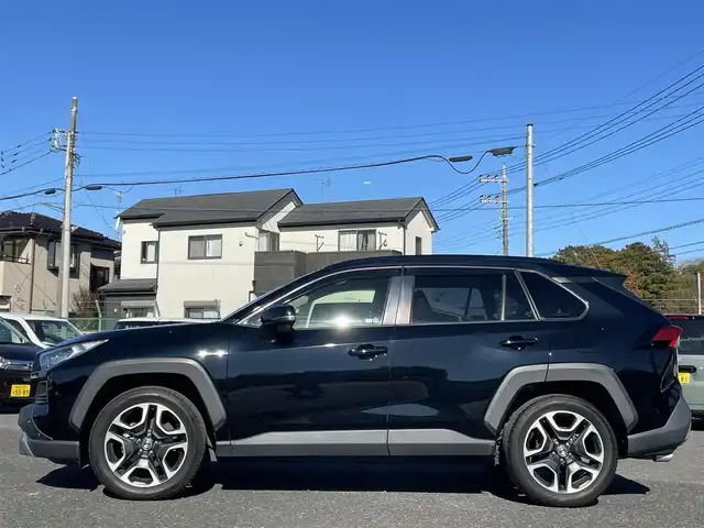 トヨタ ＲＡＶ４ アドベンチャー 千葉県 2020(令2)年 4.5万km アティチュードブラックマイカ 純正メモリナビ/・CD/・DVD/・フルセグＴＶ/・Bluetooth/・USB/・AM/・FM/主要装備/・サンルーフ/・TRDフロントガーニッシュ/・TRDバックドアロアガーニッシュ/・衝突軽減/・レーンキープ/・追従クルコン/・コーナーセンサー前後/・バックカメラ/・ETC/・ドラレコ前後/・パワーシートD席/・レザーシート/・LEDヘッドライト/・オートハイビーム/・フォグランプ/・純正フロアマット/・純正アルミホイール
