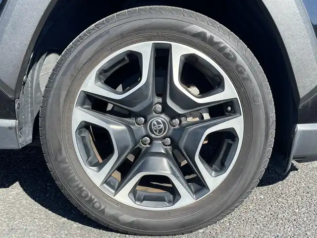 トヨタ ＲＡＶ４ アドベンチャー 千葉県 2020(令2)年 4.5万km アティチュードブラックマイカ 純正メモリナビ/・CD/・DVD/・フルセグＴＶ/・Bluetooth/・USB/・AM/・FM/主要装備/・サンルーフ/・TRDフロントガーニッシュ/・TRDバックドアロアガーニッシュ/・衝突軽減/・レーンキープ/・追従クルコン/・コーナーセンサー前後/・バックカメラ/・ETC/・ドラレコ前後/・パワーシートD席/・レザーシート/・LEDヘッドライト/・オートハイビーム/・フォグランプ/・純正フロアマット/・純正アルミホイール