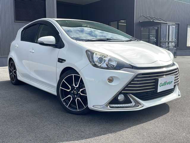 トヨタ アクア G G’s 新潟県 2014(平26)年 9.8万km ライムホワイトパールクリスタルシャイン ＊SDナビ/＊シートヒーター/＊Gs17インチホイール/＊横滑り防止装置/＊盗難防止装置/＊Autoライト/＊社外LEDライト/＊電動格納ミラー/＊光軸レベライザー/＊パワーステアリング/＊パワーウインドウ/＊純正フロアマット/＊純正ドアバイザー