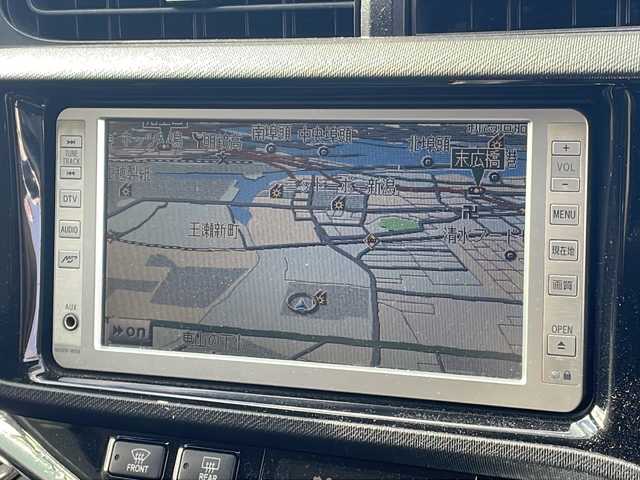 トヨタ アクア G G’s 新潟県 2014(平26)年 9.8万km ライムホワイトパールクリスタルシャイン ＊SDナビ/＊シートヒーター/＊Gs17インチホイール/＊横滑り防止装置/＊盗難防止装置/＊Autoライト/＊社外LEDライト/＊電動格納ミラー/＊光軸レベライザー/＊パワーステアリング/＊パワーウインドウ/＊純正フロアマット/＊純正ドアバイザー