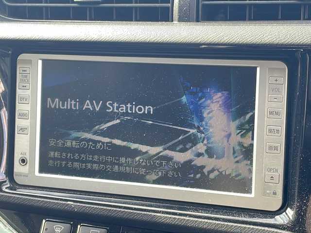 トヨタ アクア G G’s 新潟県 2014(平26)年 9.8万km ライムホワイトパールクリスタルシャイン ＊SDナビ/＊シートヒーター/＊Gs17インチホイール/＊横滑り防止装置/＊盗難防止装置/＊Autoライト/＊社外LEDライト/＊電動格納ミラー/＊光軸レベライザー/＊パワーステアリング/＊パワーウインドウ/＊純正フロアマット/＊純正ドアバイザー