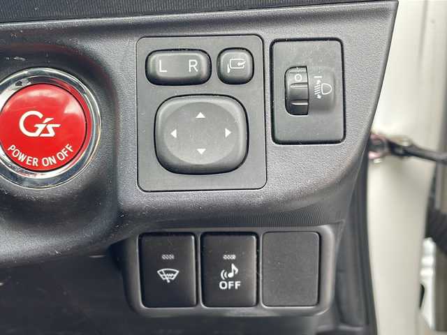 トヨタ アクア G G’s 新潟県 2014(平26)年 9.8万km ライムホワイトパールクリスタルシャイン ＊SDナビ/＊シートヒーター/＊Gs17インチホイール/＊横滑り防止装置/＊盗難防止装置/＊Autoライト/＊社外LEDライト/＊電動格納ミラー/＊光軸レベライザー/＊パワーステアリング/＊パワーウインドウ/＊純正フロアマット/＊純正ドアバイザー