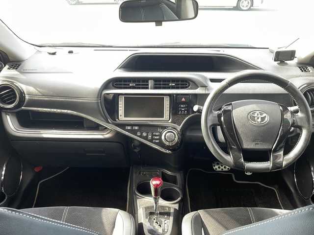 トヨタ アクア G G’s 新潟県 2014(平26)年 9.8万km ライムホワイトパールクリスタルシャイン ＊SDナビ/＊シートヒーター/＊Gs17インチホイール/＊横滑り防止装置/＊盗難防止装置/＊Autoライト/＊社外LEDライト/＊電動格納ミラー/＊光軸レベライザー/＊パワーステアリング/＊パワーウインドウ/＊純正フロアマット/＊純正ドアバイザー