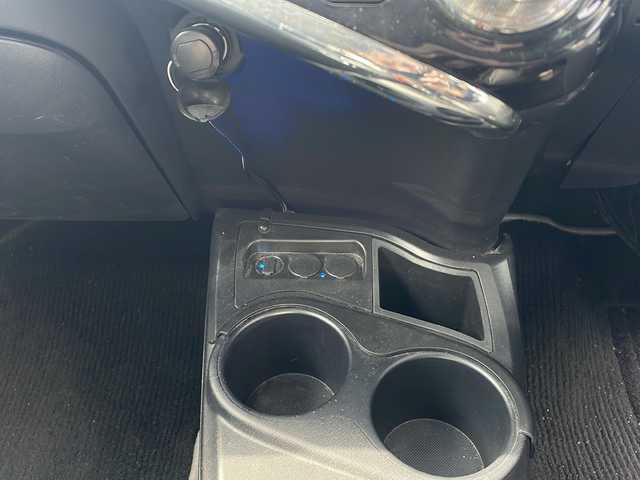 トヨタ アクア G G’s 新潟県 2014(平26)年 9.8万km ライムホワイトパールクリスタルシャイン ＊SDナビ/＊シートヒーター/＊Gs17インチホイール/＊横滑り防止装置/＊盗難防止装置/＊Autoライト/＊社外LEDライト/＊電動格納ミラー/＊光軸レベライザー/＊パワーステアリング/＊パワーウインドウ/＊純正フロアマット/＊純正ドアバイザー