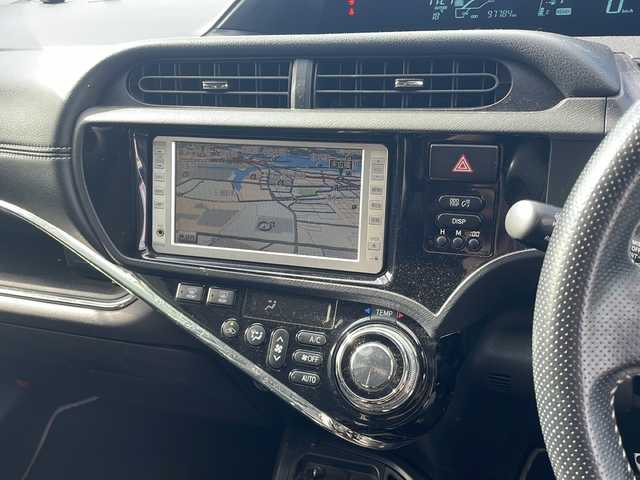 トヨタ アクア G G’s 新潟県 2014(平26)年 9.8万km ライムホワイトパールクリスタルシャイン ＊SDナビ/＊シートヒーター/＊Gs17インチホイール/＊横滑り防止装置/＊盗難防止装置/＊Autoライト/＊社外LEDライト/＊電動格納ミラー/＊光軸レベライザー/＊パワーステアリング/＊パワーウインドウ/＊純正フロアマット/＊純正ドアバイザー