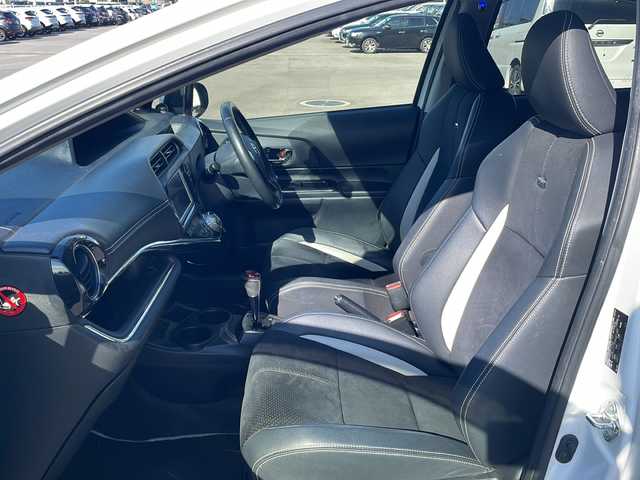 トヨタ アクア G G’s 新潟県 2014(平26)年 9.8万km ライムホワイトパールクリスタルシャイン ＊SDナビ/＊シートヒーター/＊Gs17インチホイール/＊横滑り防止装置/＊盗難防止装置/＊Autoライト/＊社外LEDライト/＊電動格納ミラー/＊光軸レベライザー/＊パワーステアリング/＊パワーウインドウ/＊純正フロアマット/＊純正ドアバイザー