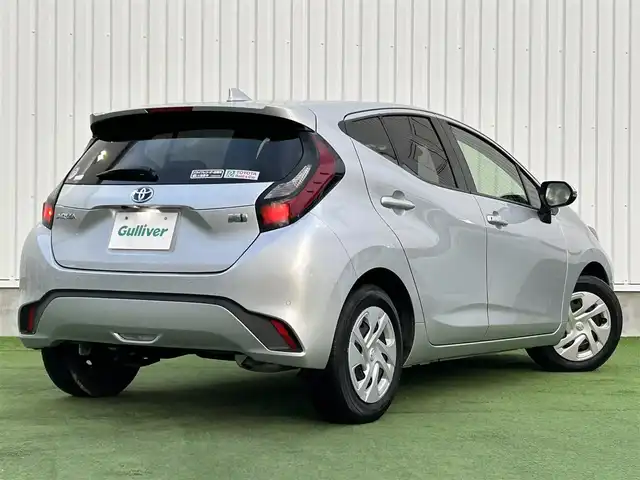 トヨタ アクア G 香川県 2022(令4)年 3.3万km シルバーM トヨタセーフティ/・プリクラッシュセーフティ/・レーントレーシングアシスト/・レーダークルーズコントロール/・レーンディバーチャーアラート/・オートマチックハイビーム/・先行車発進告知機能/純正７インチメモリナビ/・Bluetooth/バックカメラ/クリアランスソナー/100V充電/LEDヘッド/AAC/ドライブレコーダー/ビルトインETC/盗難防止装置/スマートキー/純正フロアマット/オートライト