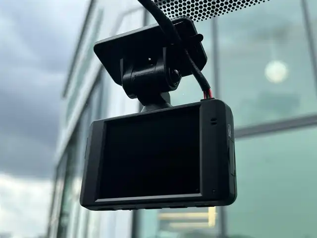 トヨタ アクア G 香川県 2022(令4)年 3.3万km シルバーM トヨタセーフティ/・プリクラッシュセーフティ/・レーントレーシングアシスト/・レーダークルーズコントロール/・レーンディバーチャーアラート/・オートマチックハイビーム/・先行車発進告知機能/純正７インチメモリナビ/・Bluetooth/バックカメラ/クリアランスソナー/100V充電/LEDヘッド/AAC/ドライブレコーダー/ビルトインETC/盗難防止装置/スマートキー/純正フロアマット/オートライト