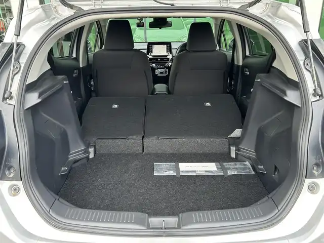 トヨタ アクア G 香川県 2022(令4)年 3.3万km シルバーM トヨタセーフティ/・プリクラッシュセーフティ/・レーントレーシングアシスト/・レーダークルーズコントロール/・レーンディバーチャーアラート/・オートマチックハイビーム/・先行車発進告知機能/純正７インチメモリナビ/・Bluetooth/バックカメラ/クリアランスソナー/100V充電/LEDヘッド/AAC/ドライブレコーダー/ビルトインETC/盗難防止装置/スマートキー/純正フロアマット/オートライト