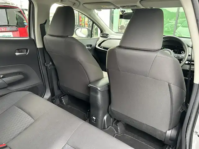 トヨタ アクア G 香川県 2022(令4)年 3.3万km シルバーM トヨタセーフティ/・プリクラッシュセーフティ/・レーントレーシングアシスト/・レーダークルーズコントロール/・レーンディバーチャーアラート/・オートマチックハイビーム/・先行車発進告知機能/純正７インチメモリナビ/・Bluetooth/バックカメラ/クリアランスソナー/100V充電/LEDヘッド/AAC/ドライブレコーダー/ビルトインETC/盗難防止装置/スマートキー/純正フロアマット/オートライト