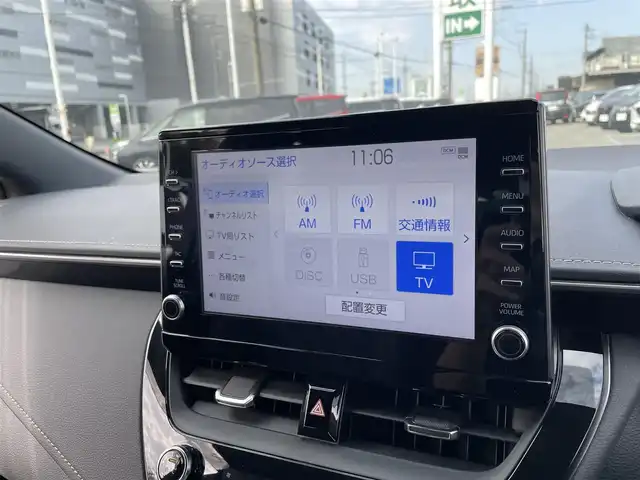 トヨタ カローラツーリング ハイブリッド ダブルバイビー 千葉県 2021(令3)年 2.3万km プラチナホワイトパールマイカ ワンオーナー/トヨタセーフティーセンス/・プリクラッシュセーフティー/・レーンキープアシスト/・パーキングサポートブレーキ/・ロードサインアシスト/・オートマチックハイビーム/・アダプティブクルーズコントロール/純正ディスプレイオーディオ/・ナビ/DVD/Bluetooth/フルセグ/バックカメラ/ハーフレザーシート/前席シートヒーター/スマートキー/前後コーナーセンサー/純正17インチアルミホイール/純正LEDヘッドライト/フォグランプ/ビルトインETC2.0/社外前後ドライブレコーダー【DC-DR652】/ヘッドライトレベライザー/ドアバイザー/本革巻きステアリング/サイド＆カーテンエアバッグ/新車時保証書＆取扱説明書