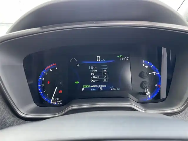 トヨタ カローラツーリング ハイブリッド ダブルバイビー 千葉県 2021(令3)年 2.3万km プラチナホワイトパールマイカ ワンオーナー/トヨタセーフティーセンス/・プリクラッシュセーフティー/・レーンキープアシスト/・パーキングサポートブレーキ/・ロードサインアシスト/・オートマチックハイビーム/・アダプティブクルーズコントロール/純正ディスプレイオーディオ/・ナビ/DVD/Bluetooth/フルセグ/バックカメラ/ハーフレザーシート/前席シートヒーター/スマートキー/前後コーナーセンサー/純正17インチアルミホイール/純正LEDヘッドライト/フォグランプ/ビルトインETC2.0/社外前後ドライブレコーダー【DC-DR652】/ヘッドライトレベライザー/ドアバイザー/本革巻きステアリング/サイド＆カーテンエアバッグ/新車時保証書＆取扱説明書